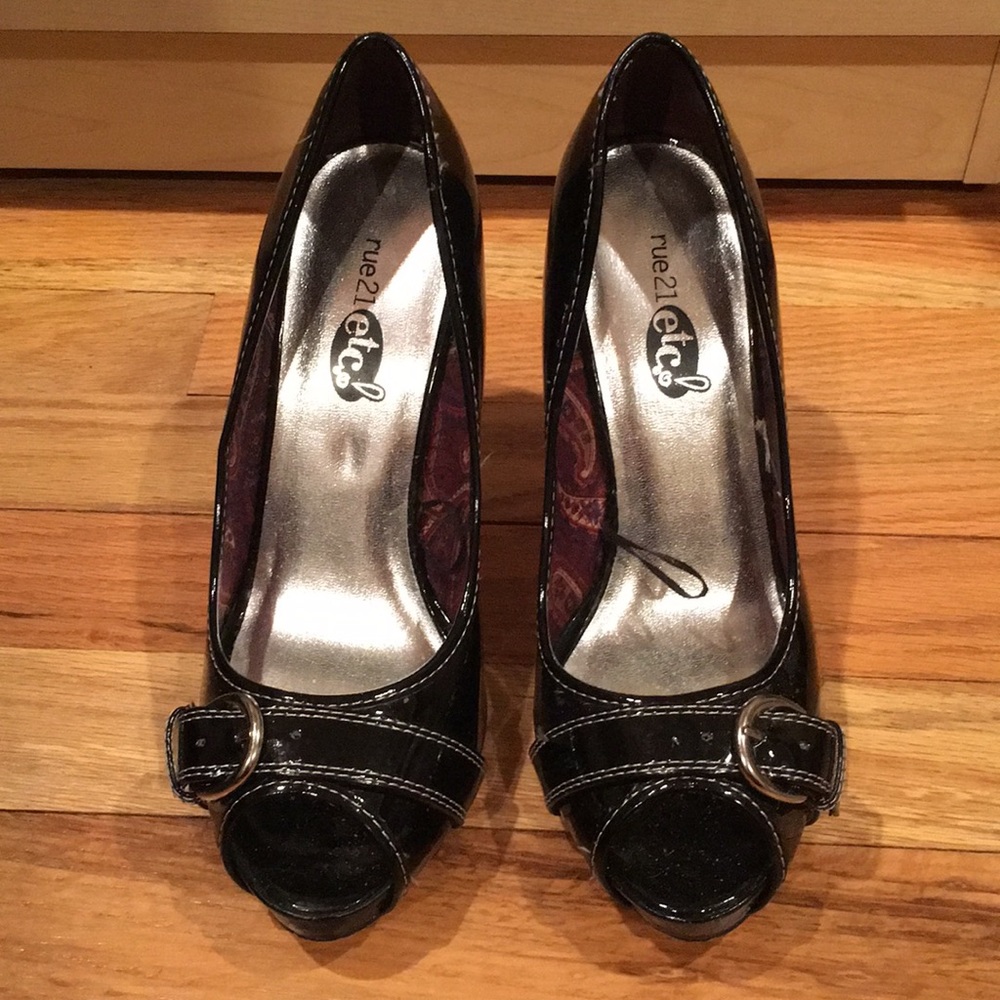 Black patent leather buckle open toe heels